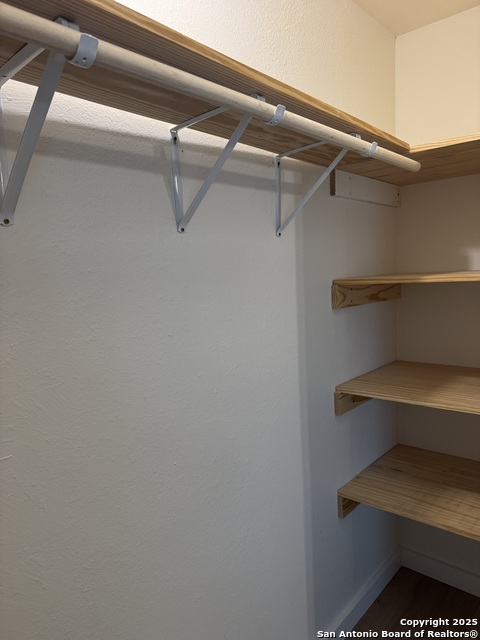 Image 36 of 42 For 121 Larkspur