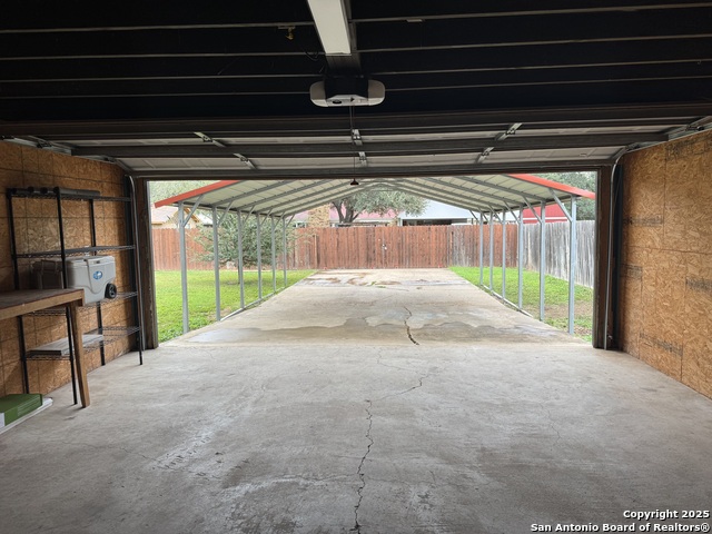 Image 37 of 42 For 121 Larkspur