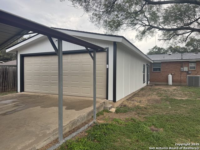 Image 39 of 42 For 121 Larkspur