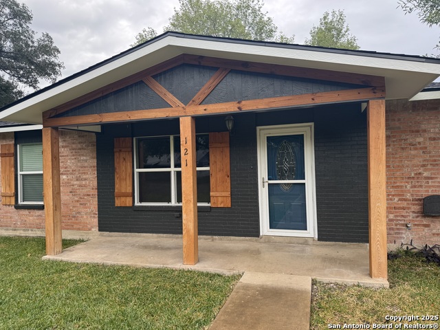 Image 4 of 42 For 121 Larkspur