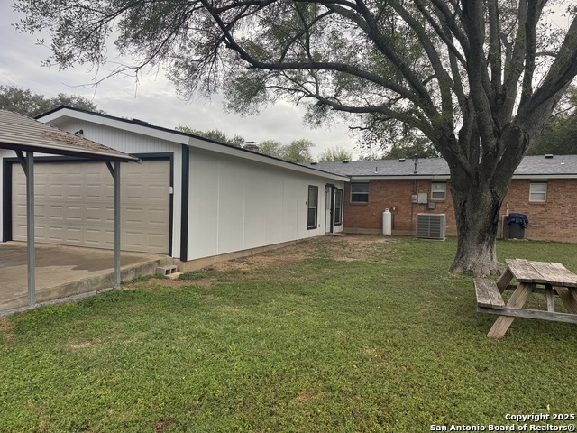 Image 40 of 42 For 121 Larkspur