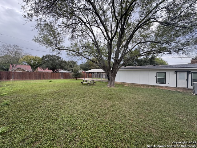 Image 42 of 42 For 121 Larkspur