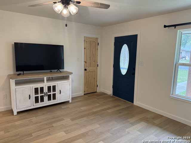 Image 6 of 42 For 121 Larkspur