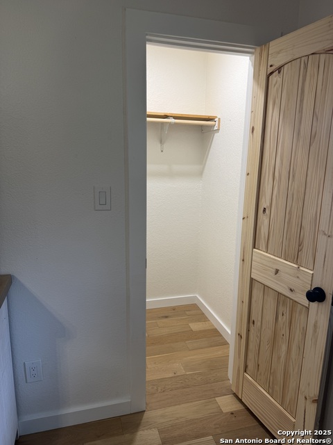 Image 7 of 42 For 121 Larkspur