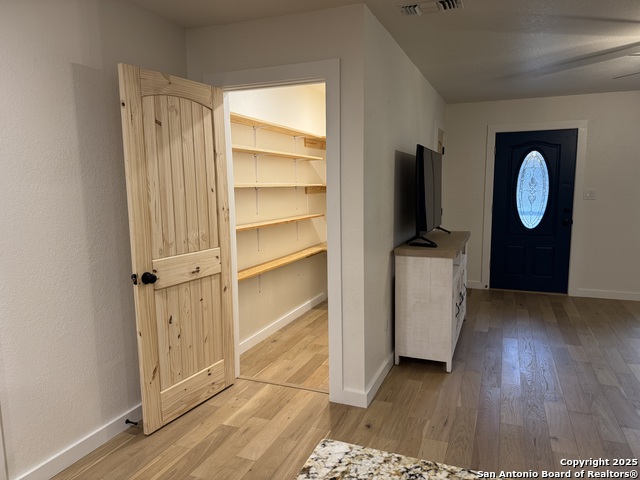 Image 8 of 42 For 121 Larkspur