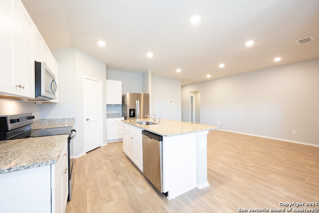 Listing photo id 8 for 556 Chaco Loop