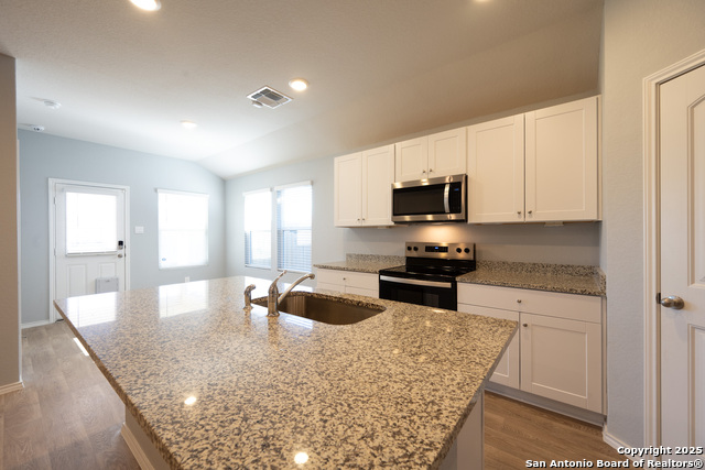 Listing photo id 9 for 556 Chaco Loop