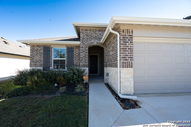 Listing photo id 1 for 556 Chaco Loop