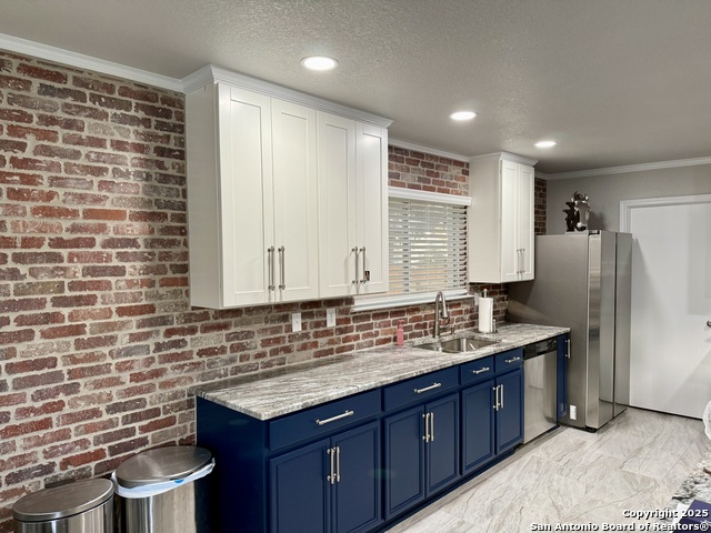 Image 3 of 52 For 2071 Club  