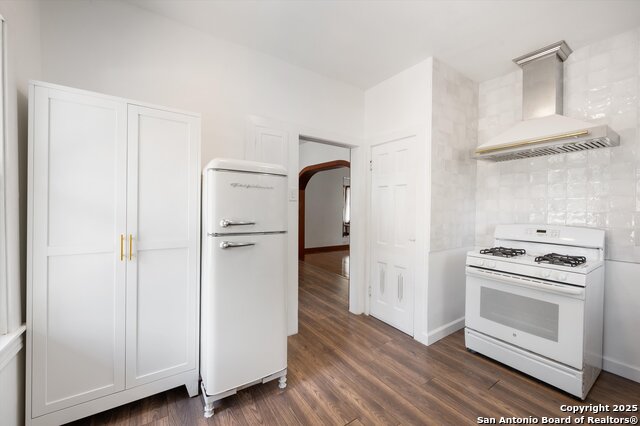 Image 13 of 28 For 1411 E Highland Blvd