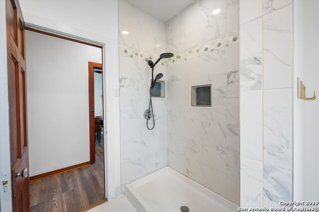 Image 19 of 28 For 1411 E Highland Blvd