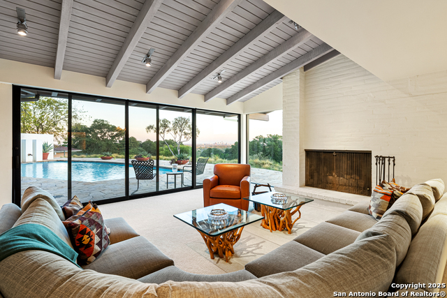 Image 12 of 70 For 203 Lakeridge