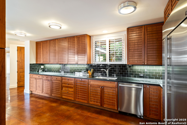 Image 16 of 70 For 203 Lakeridge