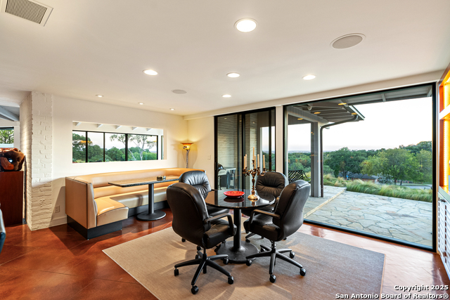 Image 19 of 70 For 203 Lakeridge