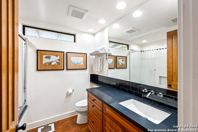 Image 33 of 70 For 203 Lakeridge