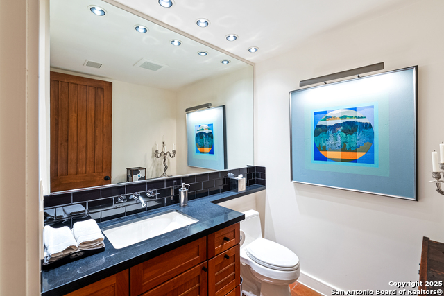 Image 36 of 70 For 203 Lakeridge