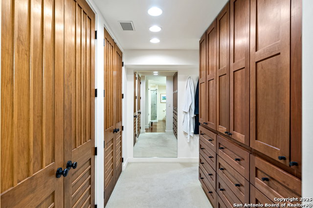 Image 37 of 70 For 203 Lakeridge