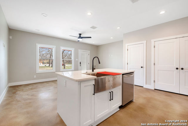 Image 11 of 30 For 1910 Houston St - Bldg.4 E