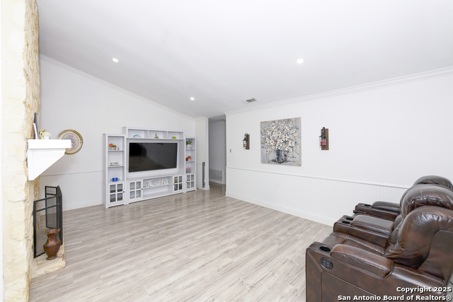 Image 13 of 40 For 8702 Collingwood N