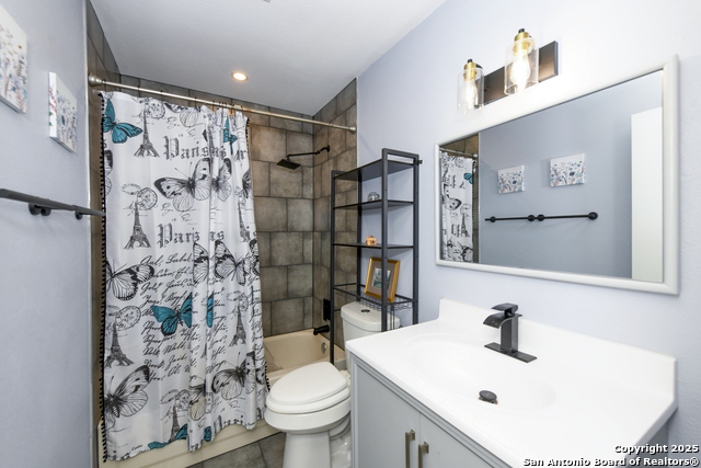 Image 20 of 40 For 8702 Collingwood N