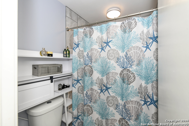 Image 23 of 40 For 8702 Collingwood N