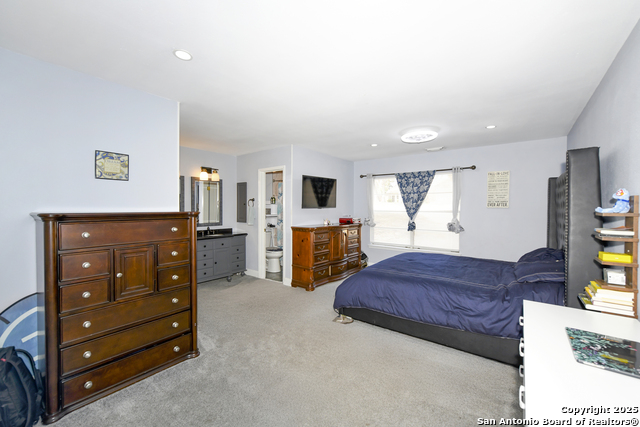 Image 27 of 40 For 8702 Collingwood N