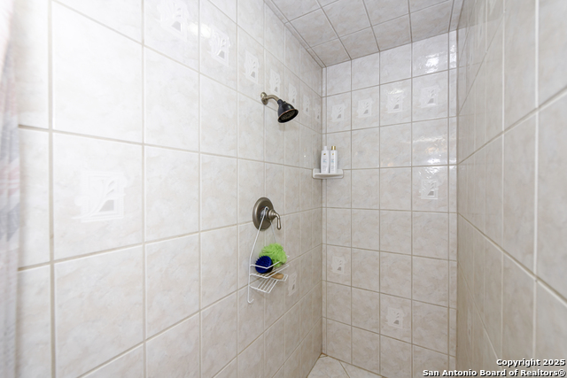 Image 31 of 40 For 8702 Collingwood N