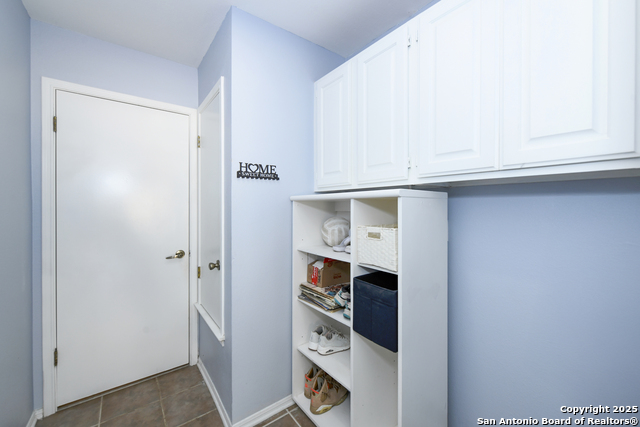 Image 33 of 40 For 8702 Collingwood N