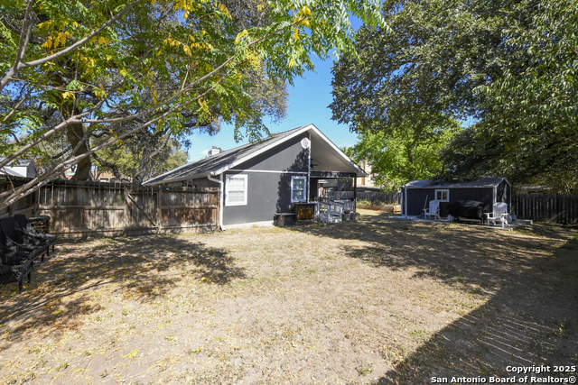 Image 39 of 40 For 8702 Collingwood N