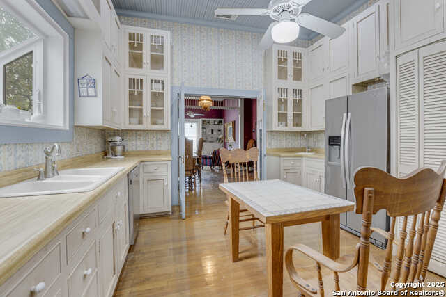 Listing photo id 14 for 1201 10th Street