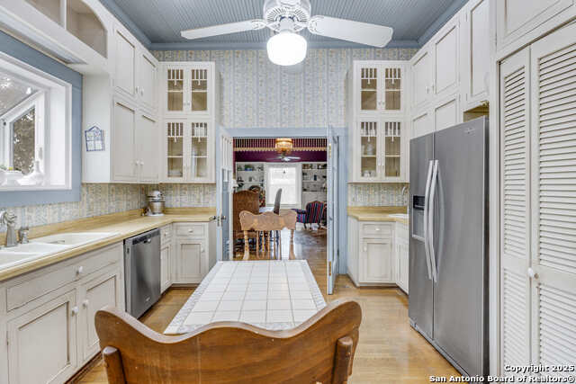 Listing photo id 15 for 1201 10th Street