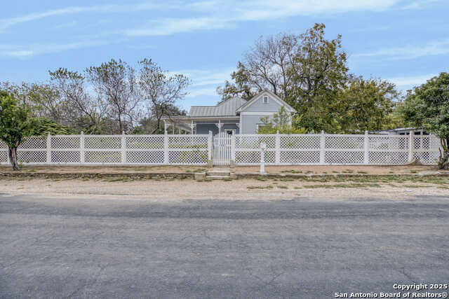 Listing photo id 2 for 1201 10th Street