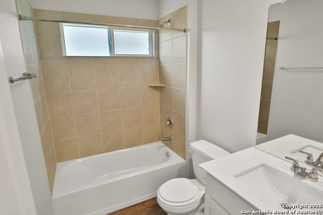 Image 15 of 20 For 183 Ringed Plover