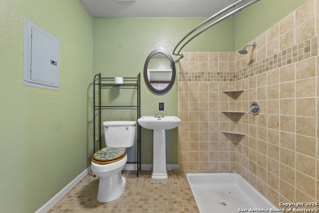 Image 19 of 33 For 16097 Trawalter Rd