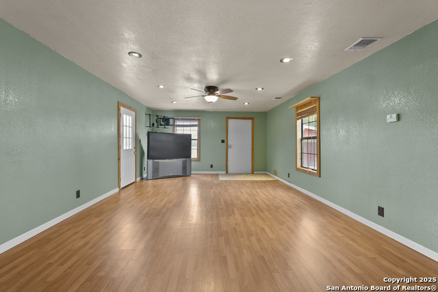 Image 21 of 33 For 16097 Trawalter Rd