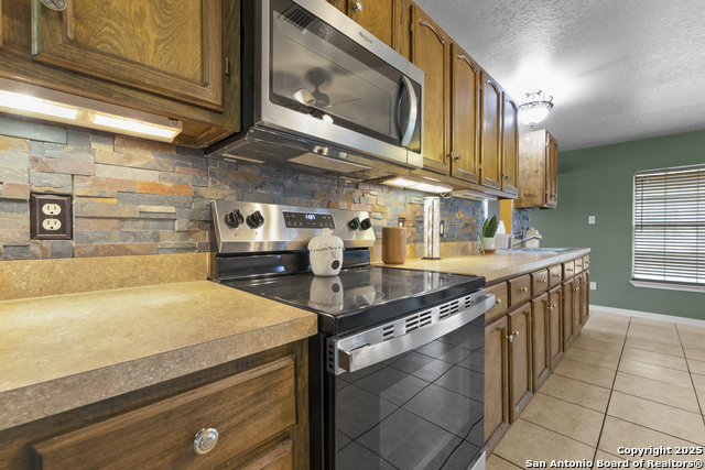 Image 4 of 33 For 16097 Trawalter Rd