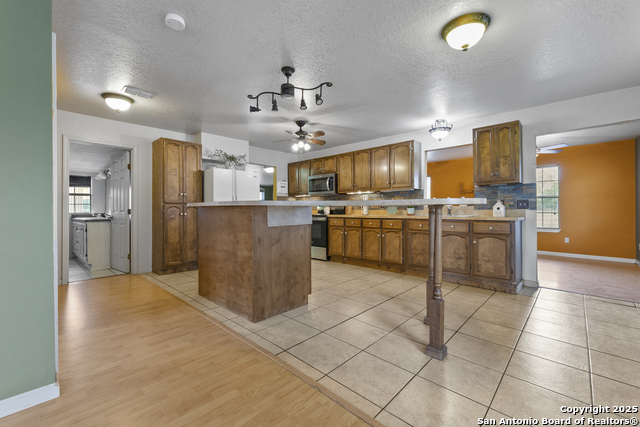 Image 5 of 33 For 16097 Trawalter Rd