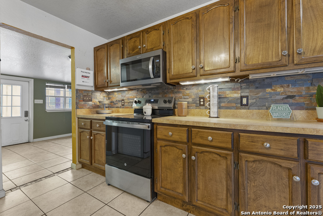 Image 7 of 33 For 16097 Trawalter Rd