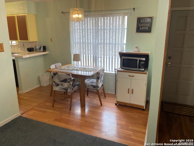 Image 3 of 11 For 923 Vance Jackson Rd  904