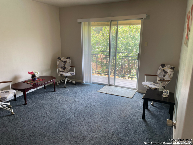 Image 4 of 11 For 923 Vance Jackson Rd  904