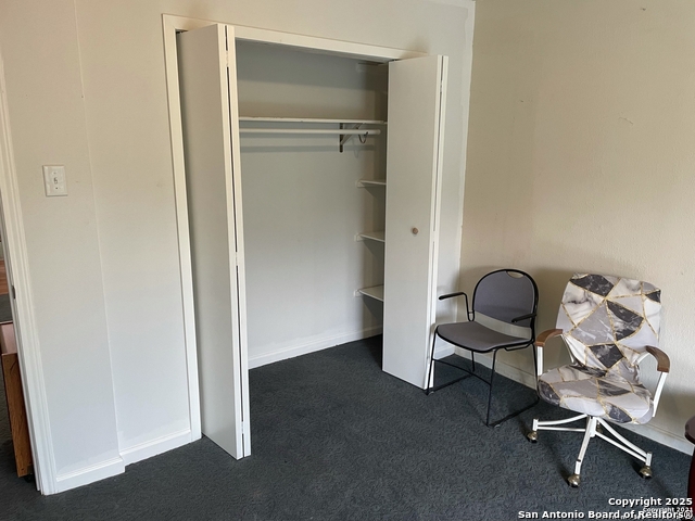 Image 5 of 11 For 923 Vance Jackson Rd  904