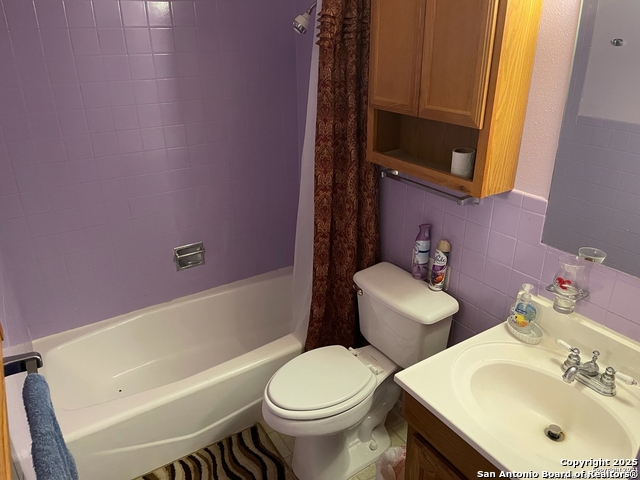 Image 9 of 11 For 923 Vance Jackson Rd  904