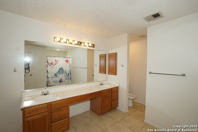 Image 17 of 28 For 14034 Emerald Creek