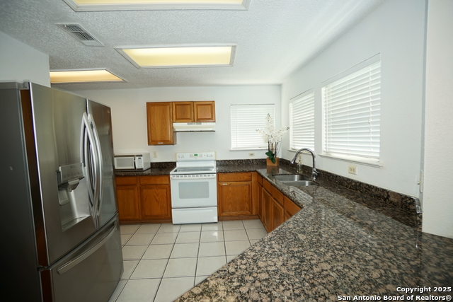 Image 9 of 28 For 14034 Emerald Creek