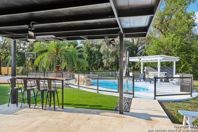 Listing photo id 28 for 198 Guadalupe River