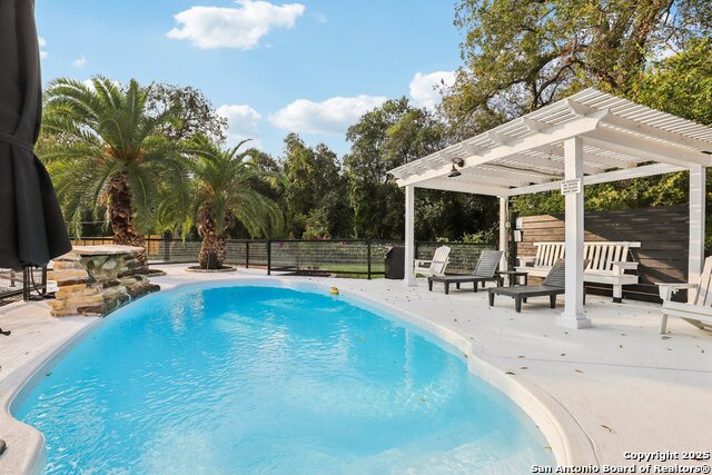 Listing photo id 29 for 198 Guadalupe River