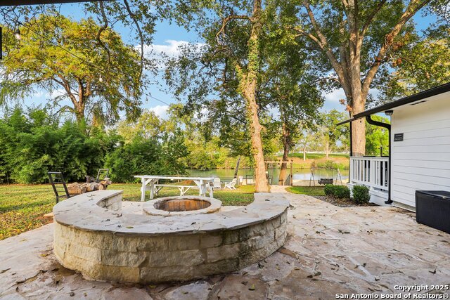 Listing photo id 31 for 198 Guadalupe River