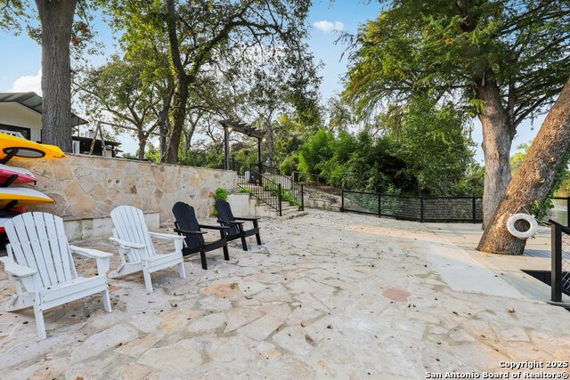 Listing photo id 32 for 198 Guadalupe River