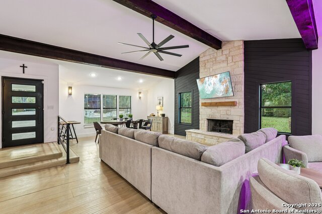 Listing photo id 2 for 198 Guadalupe River