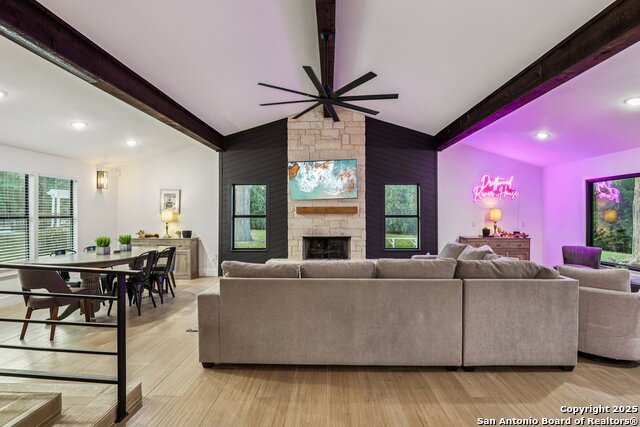 Listing photo id 3 for 198 Guadalupe River